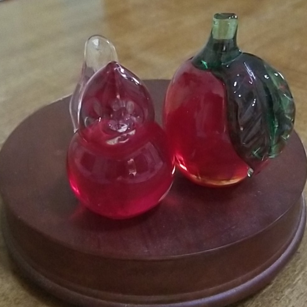 Sm. Bird & Apple Paperweights - Picture 2 of 8
